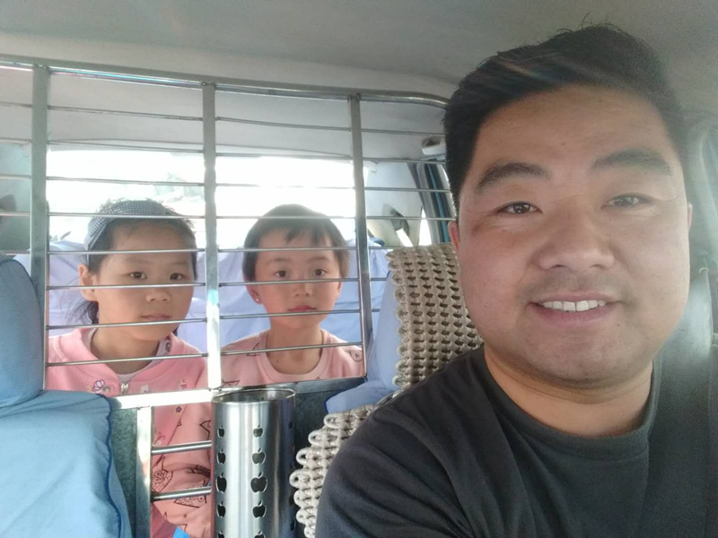 1525237830681150.jpg 20180407魏玉宏免費拉迷路小學(xué)生回家_副本.jpg