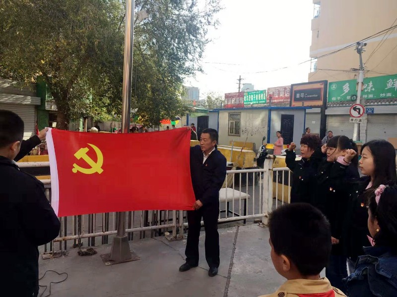 1541134465984481.jpg 迎國慶 升國旗 聽宣講 抒愛國情-陸峰_副本.jpg