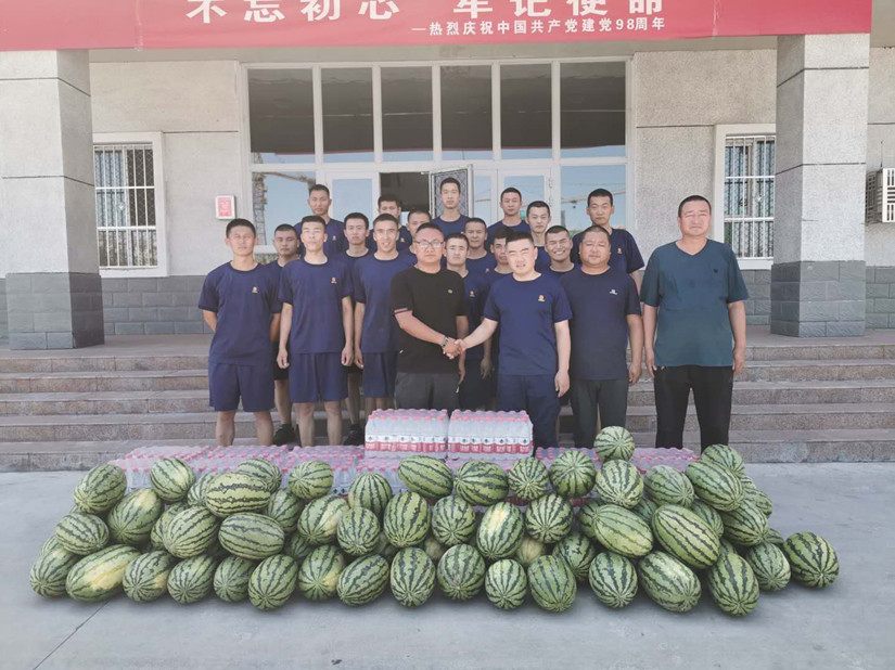 1564545026223347.jpg 圖為:烏蘇北園春慰問(wèn)消防大隊(duì)_副本.jpg