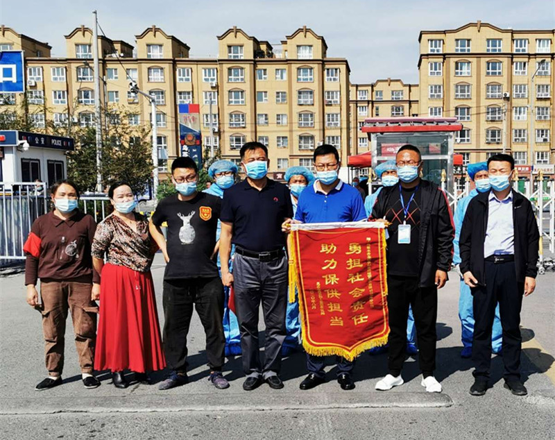 1601438885453169.jpg 圖為:烏蘇北園春市場接受旌旗_副本.jpg