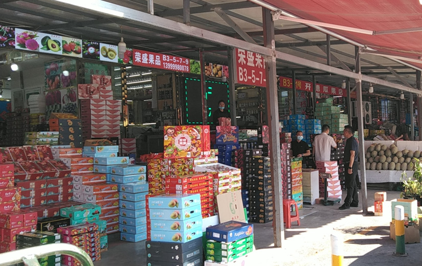 1632975689561456.jpg 圖為:北園春瓜果市場(chǎng)的新景象_副本.jpg