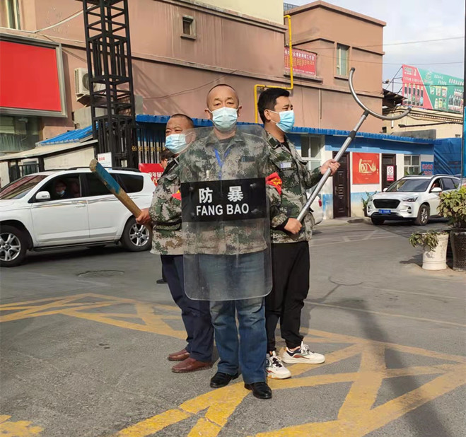 圖為：副食市場“市場護(hù)區(qū)隊(duì)”在行動(dòng)_副本.jpg